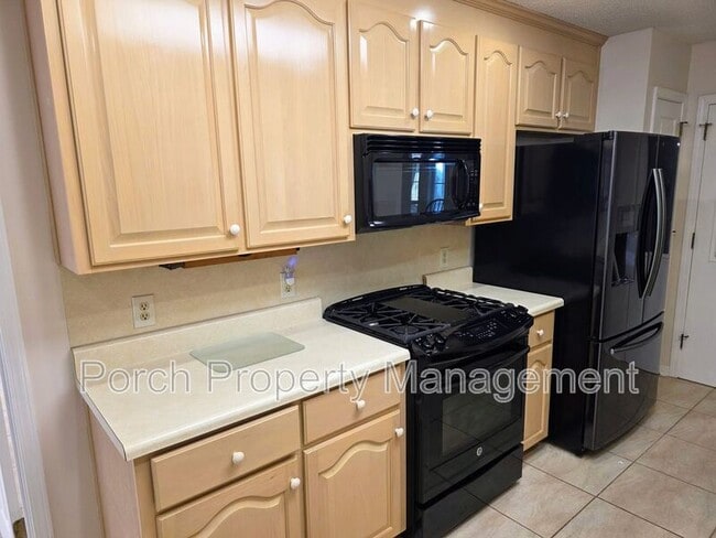 Building Photo - 303 Shoreline Dr