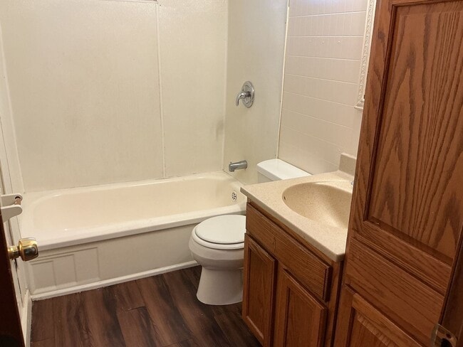 Building Photo - 2 bedroom single family home