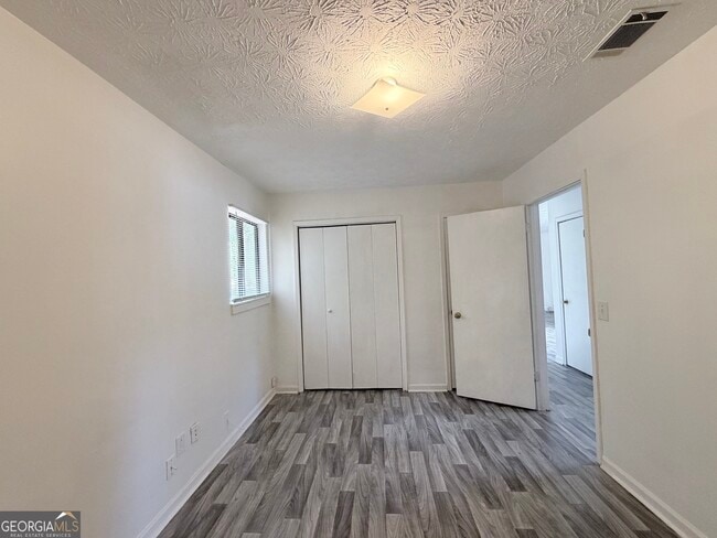 Building Photo - 460 Rustwood Dr