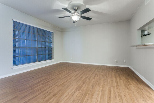 Building Photo - BEAUTIFUL ALAMO HEIGHTS CONDOMINIUM AT THE GEORGIAN