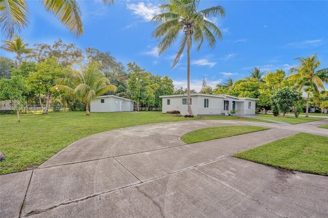 Building Photo - 3800 SW 58th Terrace