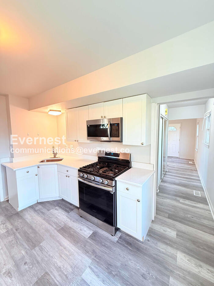 Building Photo - 19148 Hilton Dr