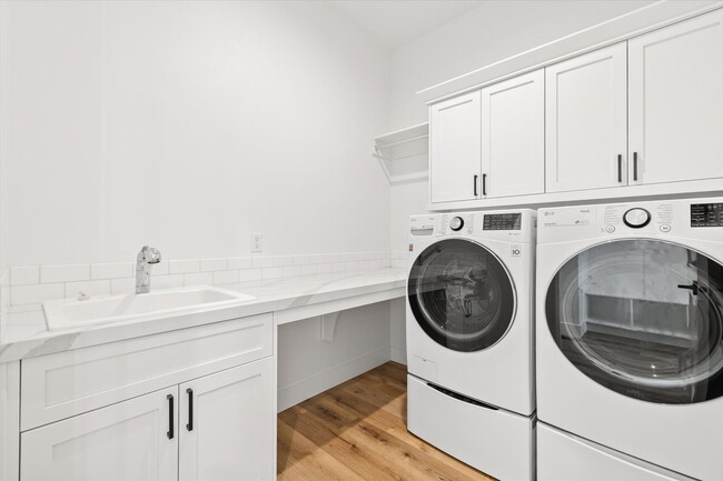 Building Photo - Luxury 5-Bed + Bonus + RV Garage Home for Lease in Dry Creek Ranch