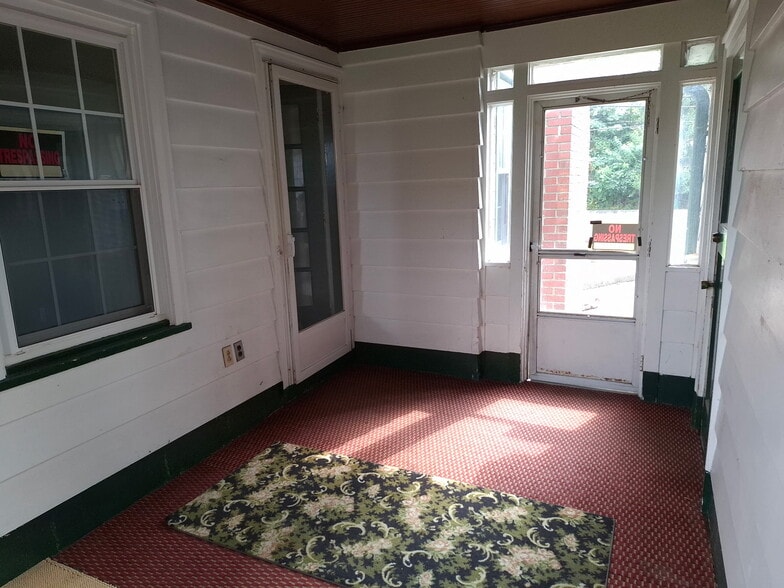 Breeze Way - 442 E Columbia Ave