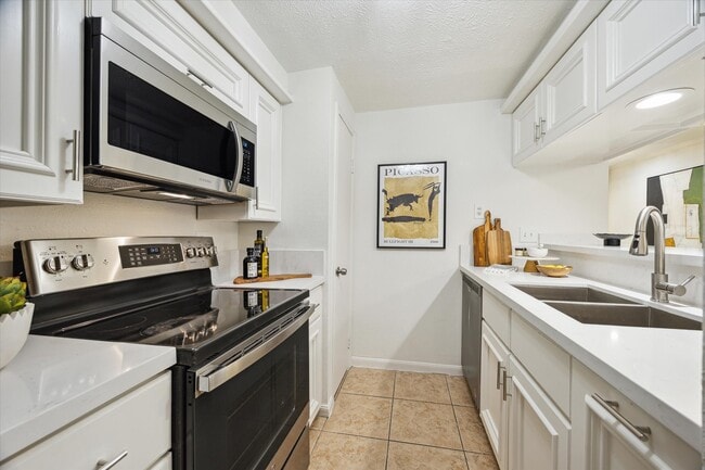 Building Photo - 6721 Belmont St