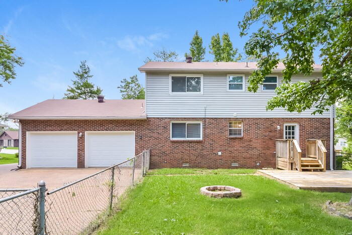 Building Photo - 265 Clearlake Dr W