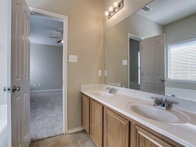 Building Photo - 13212 Alyssum Dr