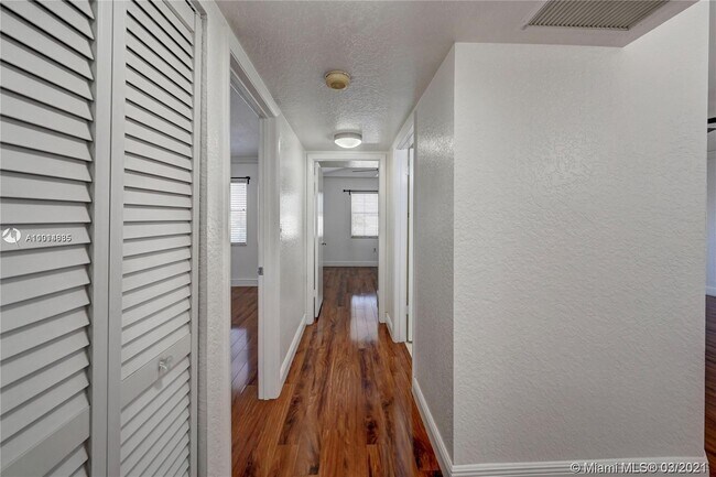 Building Photo - 2850 N Oakland Forest Dr