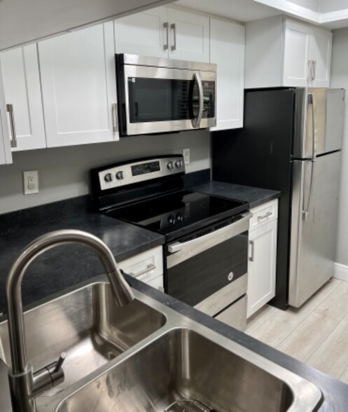Building Photo - 3036 Eastland Blvd