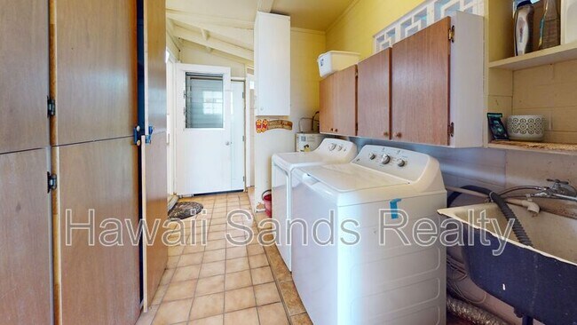 Building Photo - 366 Poipu Dr