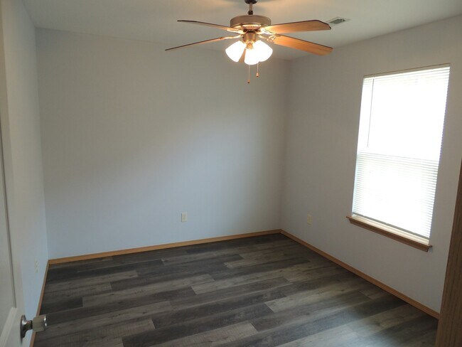 Building Photo - 649 Rilynn Ave