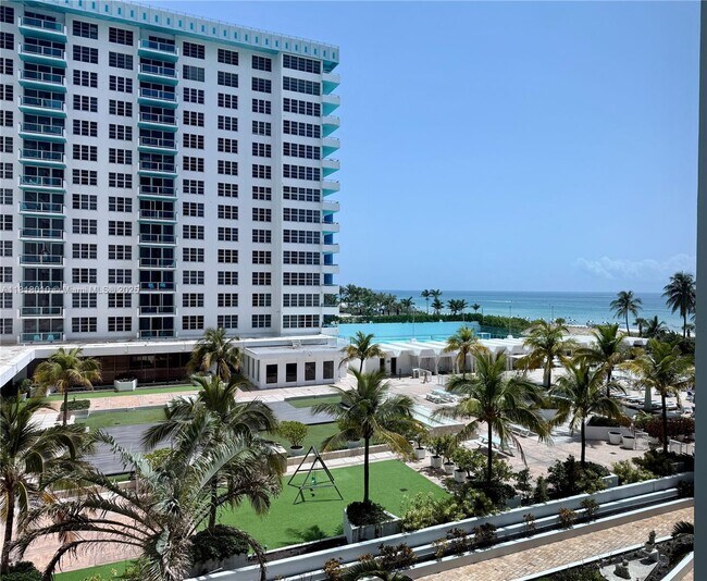 Building Photo - 5055 Collins Ave