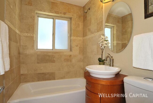 Building Photo - 2690 Pontiac St