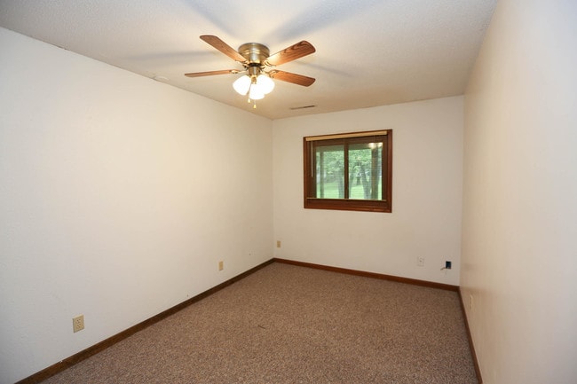 Building Photo - 439 Foxfire Dr