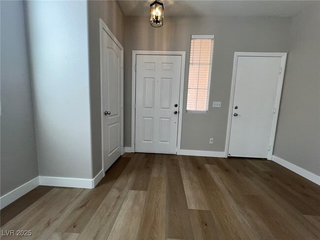 Building Photo - 10780 Valencia Hills St