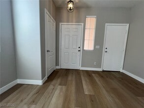 Building Photo - 10780 Valencia Hills St