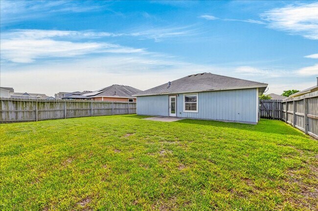 Building Photo - 2314 Blue Star Dr
