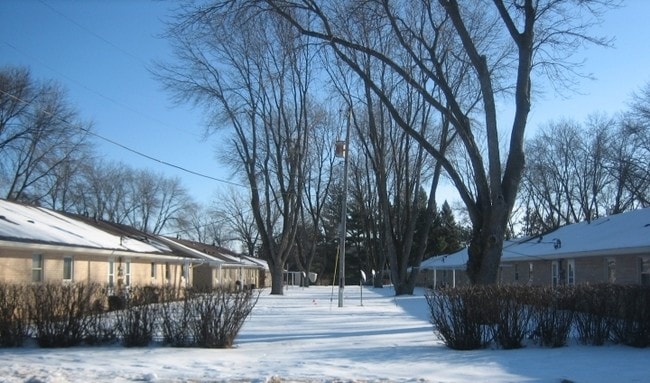 Building Photo - Valley View Bungalows