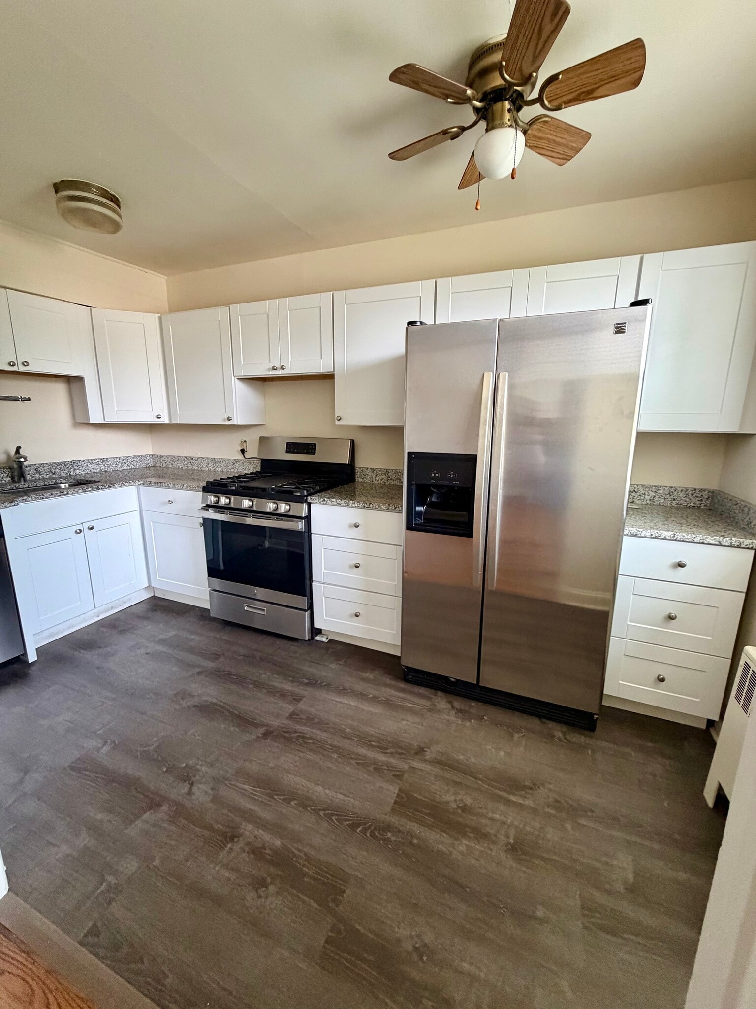 Upgraded Kitchen with New Appliances - 112 Fairfield Ln
