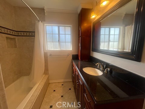 Building Photo - 5042 Briarhill Dr