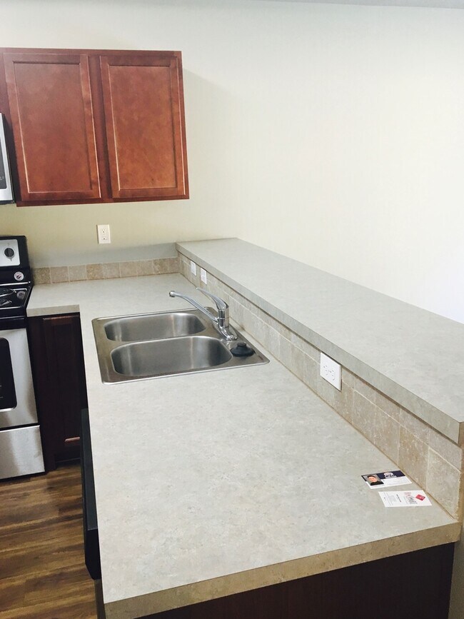 Building Photo - 1422-1422 Marigold Dr