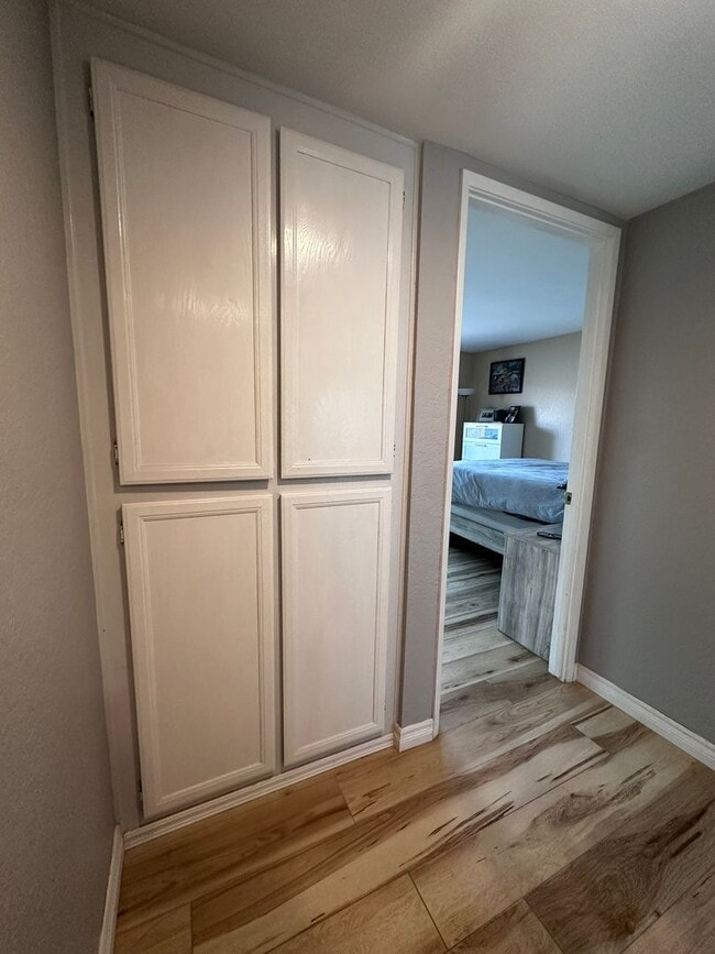 Building Photo - Beautiful, Charming 2-story townhome 2 bedroom and 1.5 bath located on the cusp of Clairemont and...