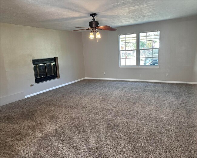 Building Photo - 17210 Woodburn Dr