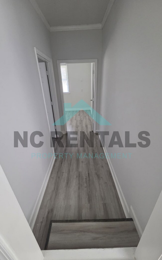 Building Photo - 2300 Carlford Rd