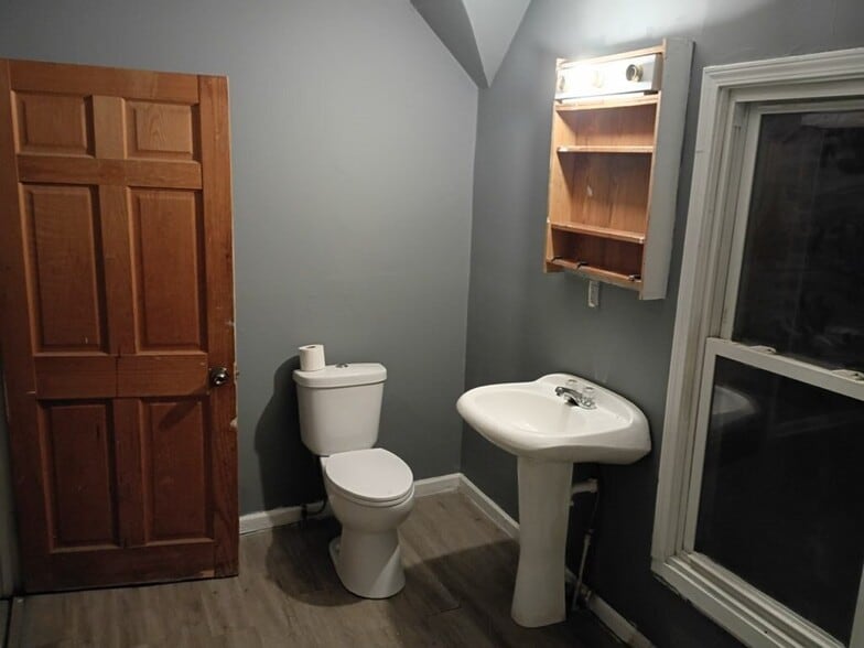 Building Photo - 122 W Donald St