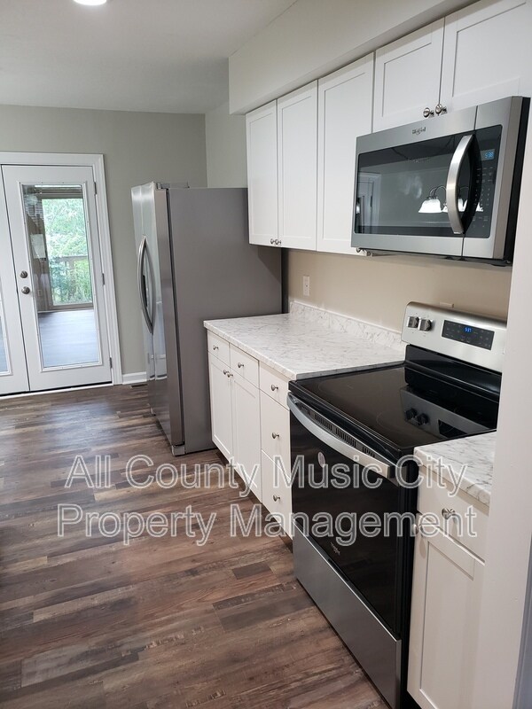 Building Photo - 553 Owendale Dr