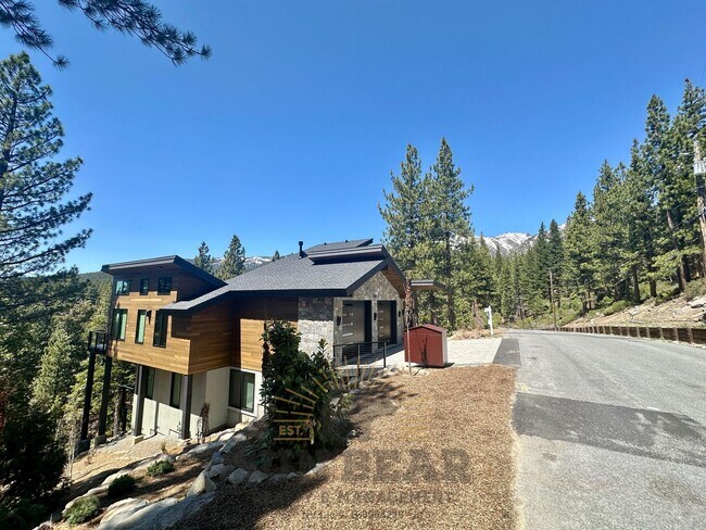 Building Photo - Luxury Mountain Retreat