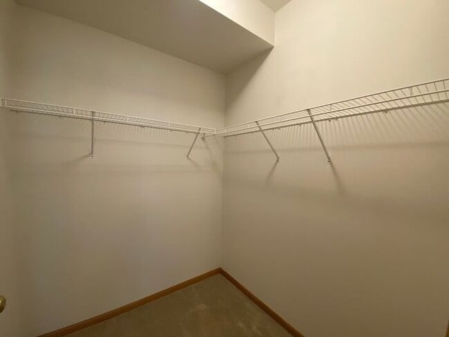 Building Photo - $1550 | 3 Bedroom, 2 Bathroom House | PET ...