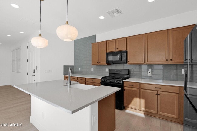 Building Photo - 5819 W Pueblo Ave