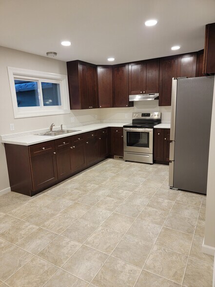 Kitchen - 919 Arcadian Ave