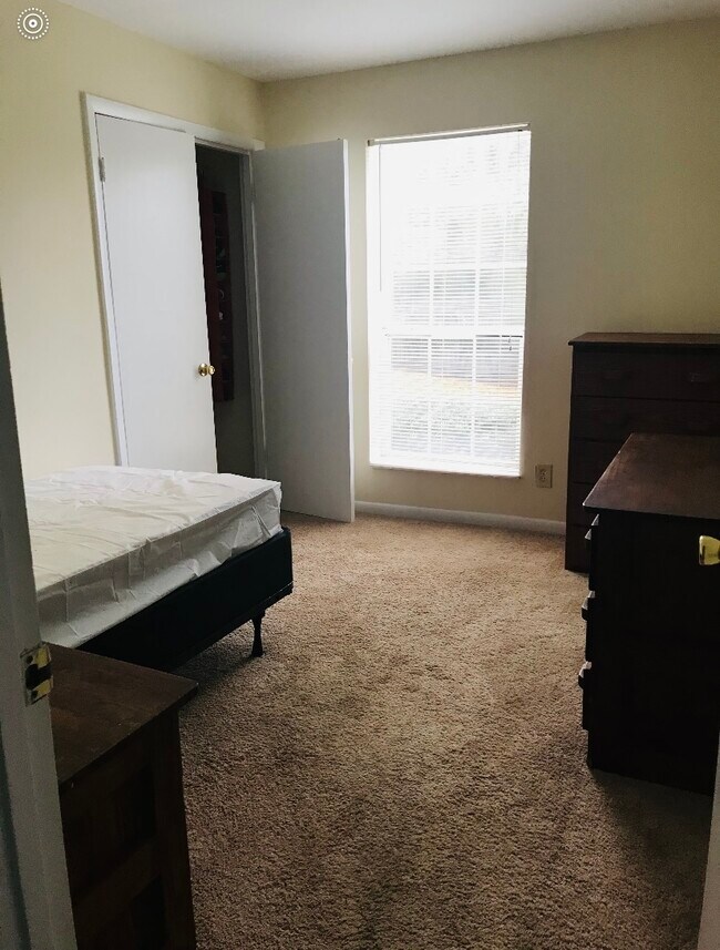 Building Photo - 102 Calhoun St