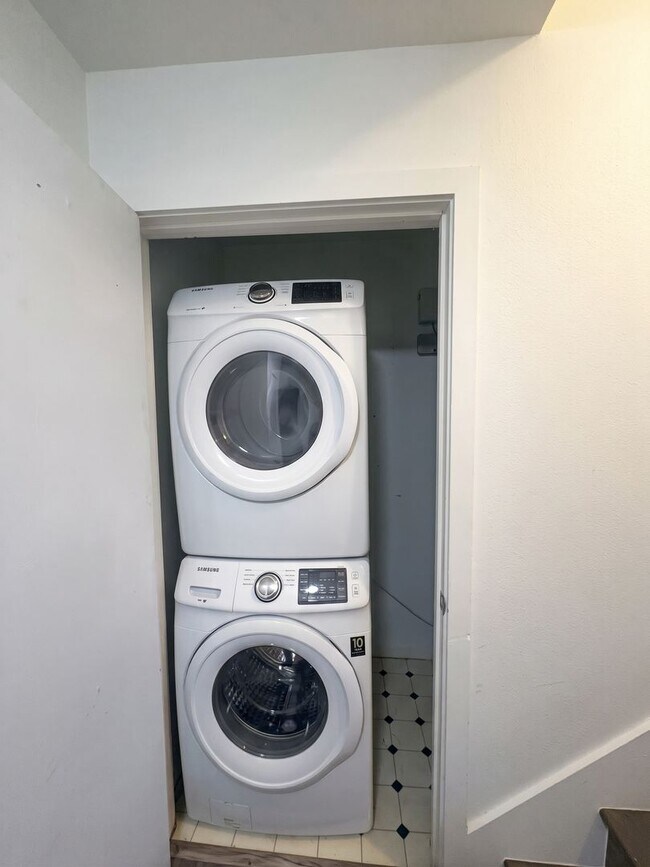Building Photo - 111 Corinthian Cir