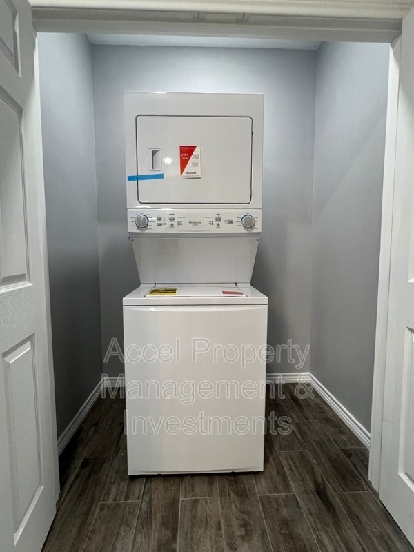 Building Photo - 5909 Puffin Ave