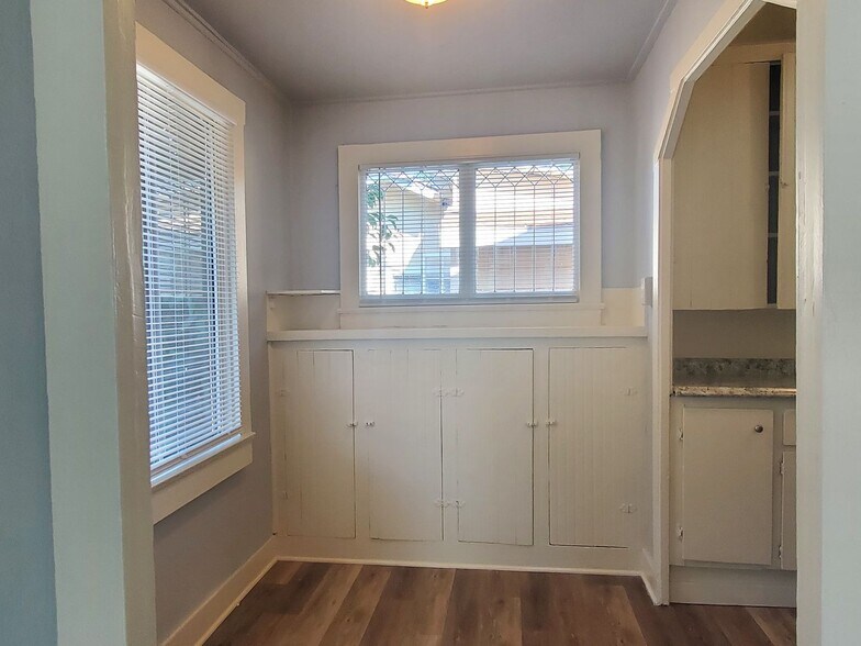 Building Photo - 324-342 S Buena Vista Ave