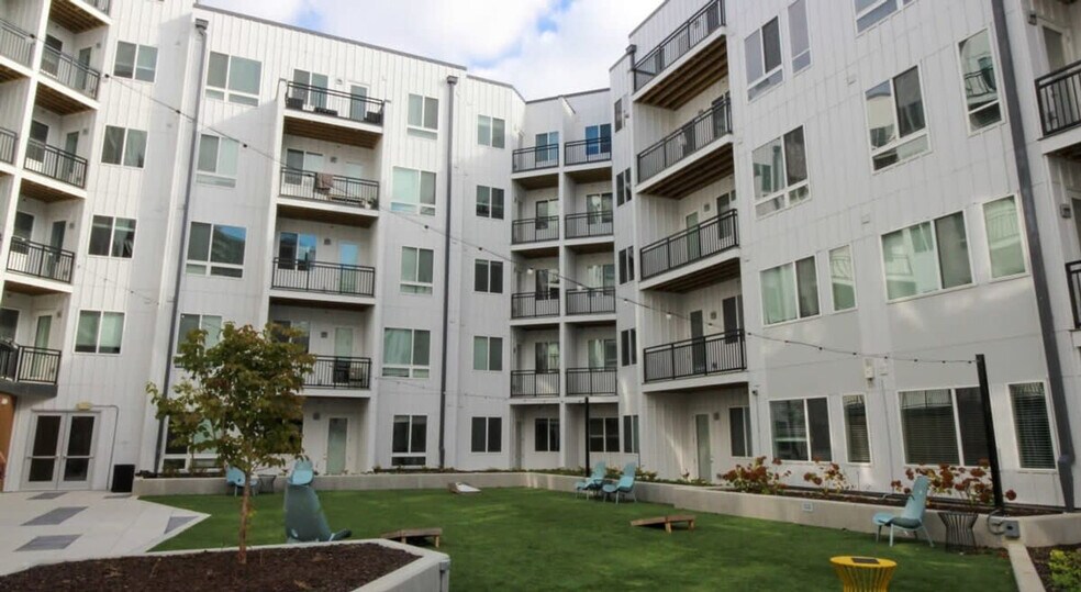 Building Photo - 601 E Pete Rose Wy