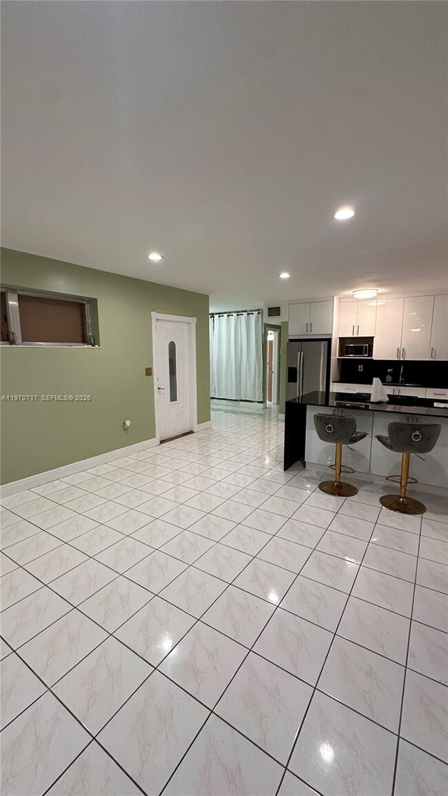 Building Photo - 110 NW 198th St