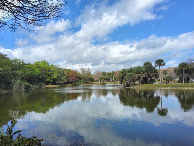 Building Photo - 112 Royal Pk Dr