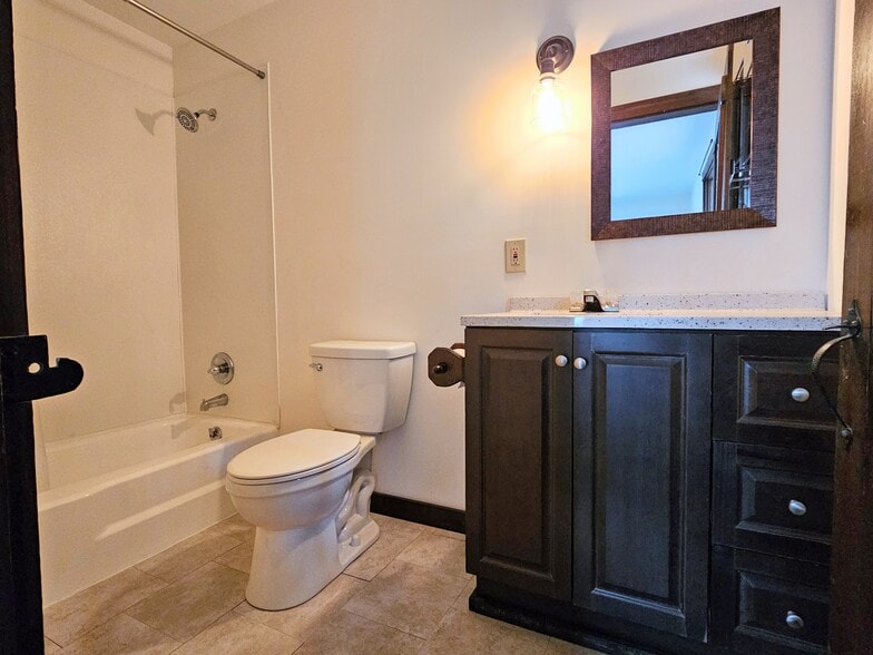 Building Photo - 135 Fraelich Rd