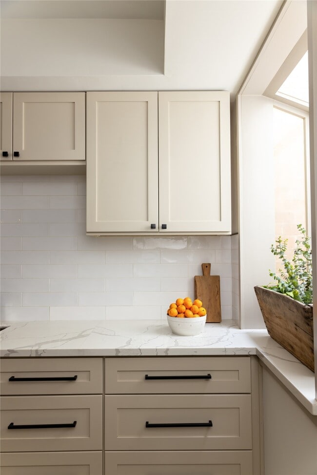 Building Photo - 158 Glynn Way Dr