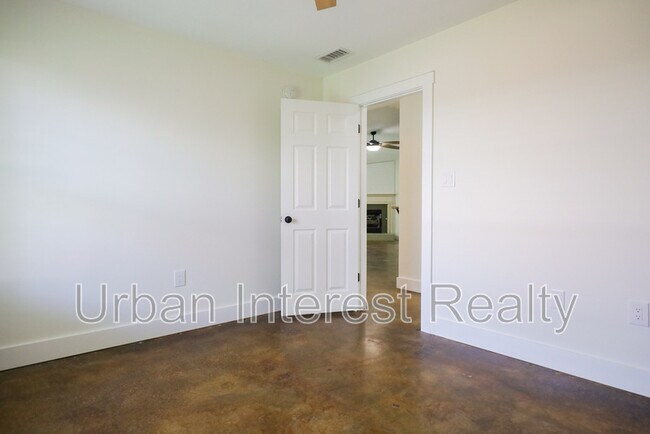 Building Photo - 4658 Sunsail Cir