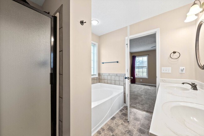 Building Photo - Pet Friendly Three Bedroom with Bonus!