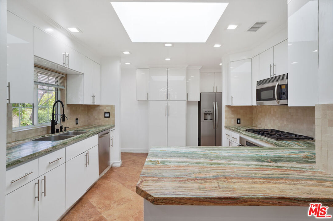 Kitchen - 2350 Malcolm Ave
