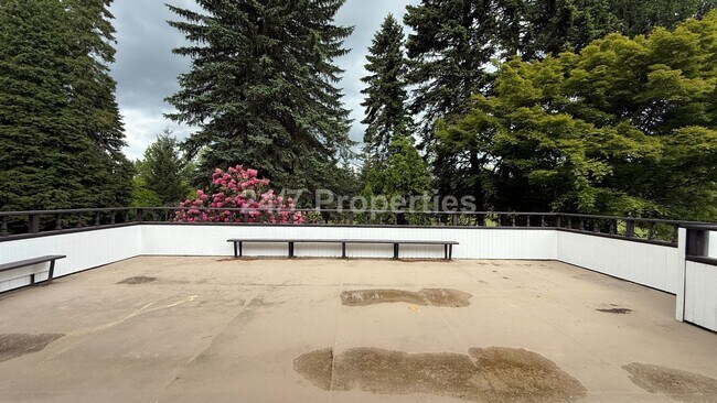 Building Photo - Sprawling 5 BD | 3 BA with Basement - Gresham