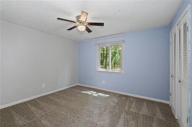 Building Photo - 880 Winfield Ct