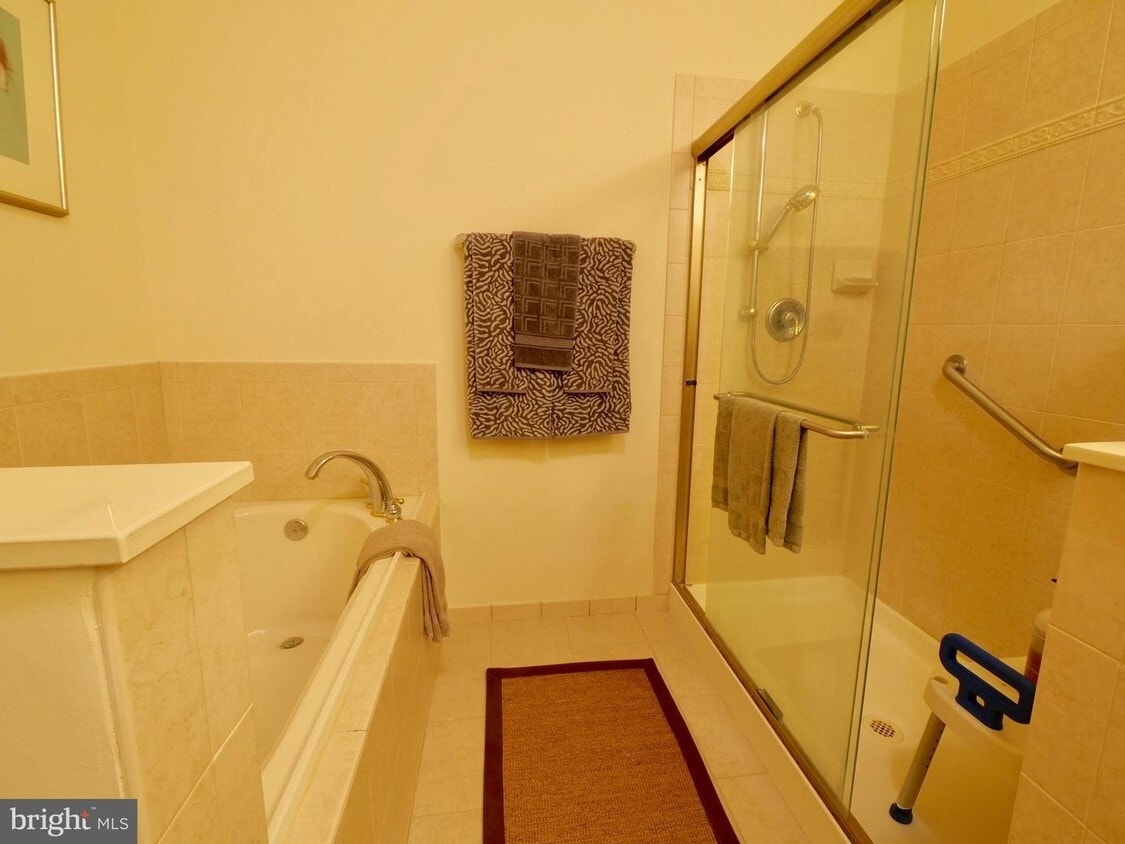 Building Photo - 213 Cornerstone Dr