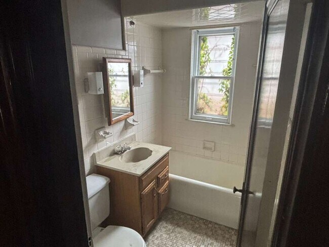 Building Photo - 19231 Mapleview St